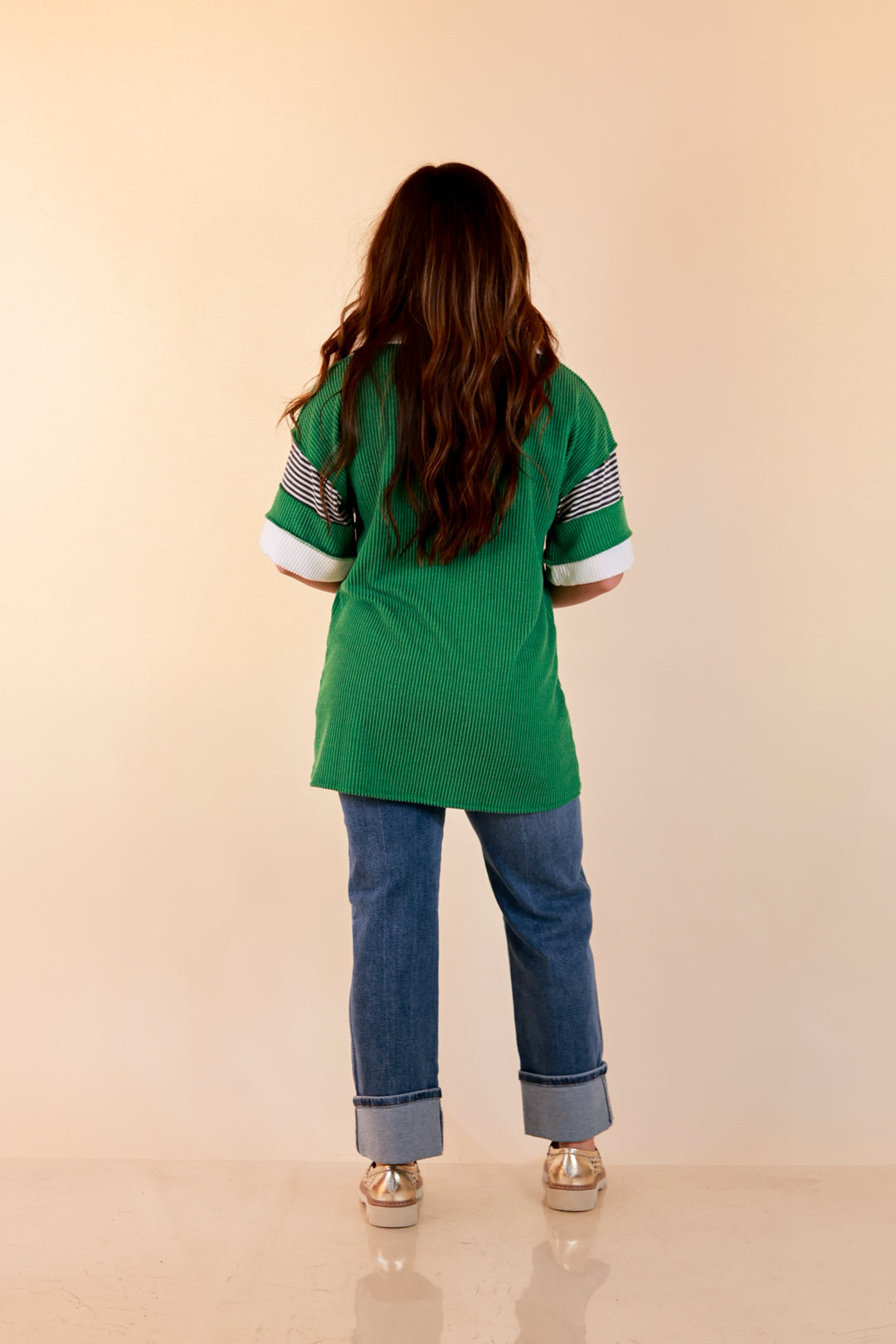 Chic by Design Ribbed Collared Top with Contrast Stripe Short Sleeves in Kelly Green