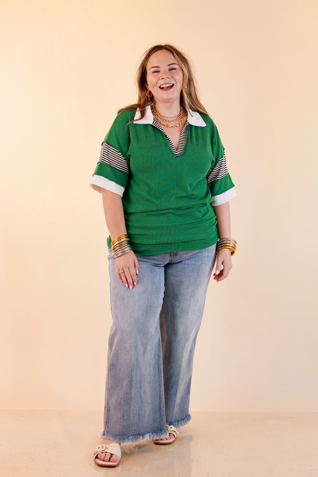 Chic by Design Ribbed Collared Top with Contrast Stripe Short Sleeves in Kelly Green