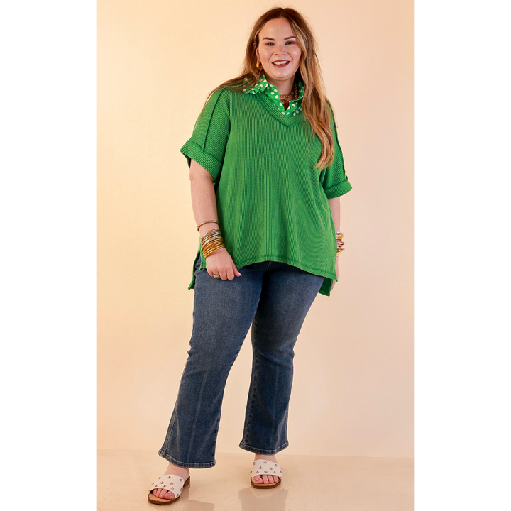 Daily Perfection V Neck Short Sleeve Ribbed Top in Kelly Green