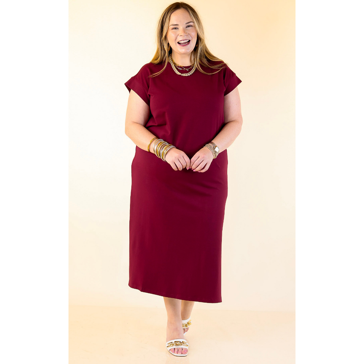 Effortlessly Lovely Short Sleeve Midi Tee Shirt Dress in Maroon