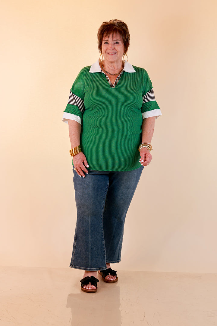 Chic by Design Ribbed Collared Top with Contrast Stripe Short Sleeves in Kelly Green