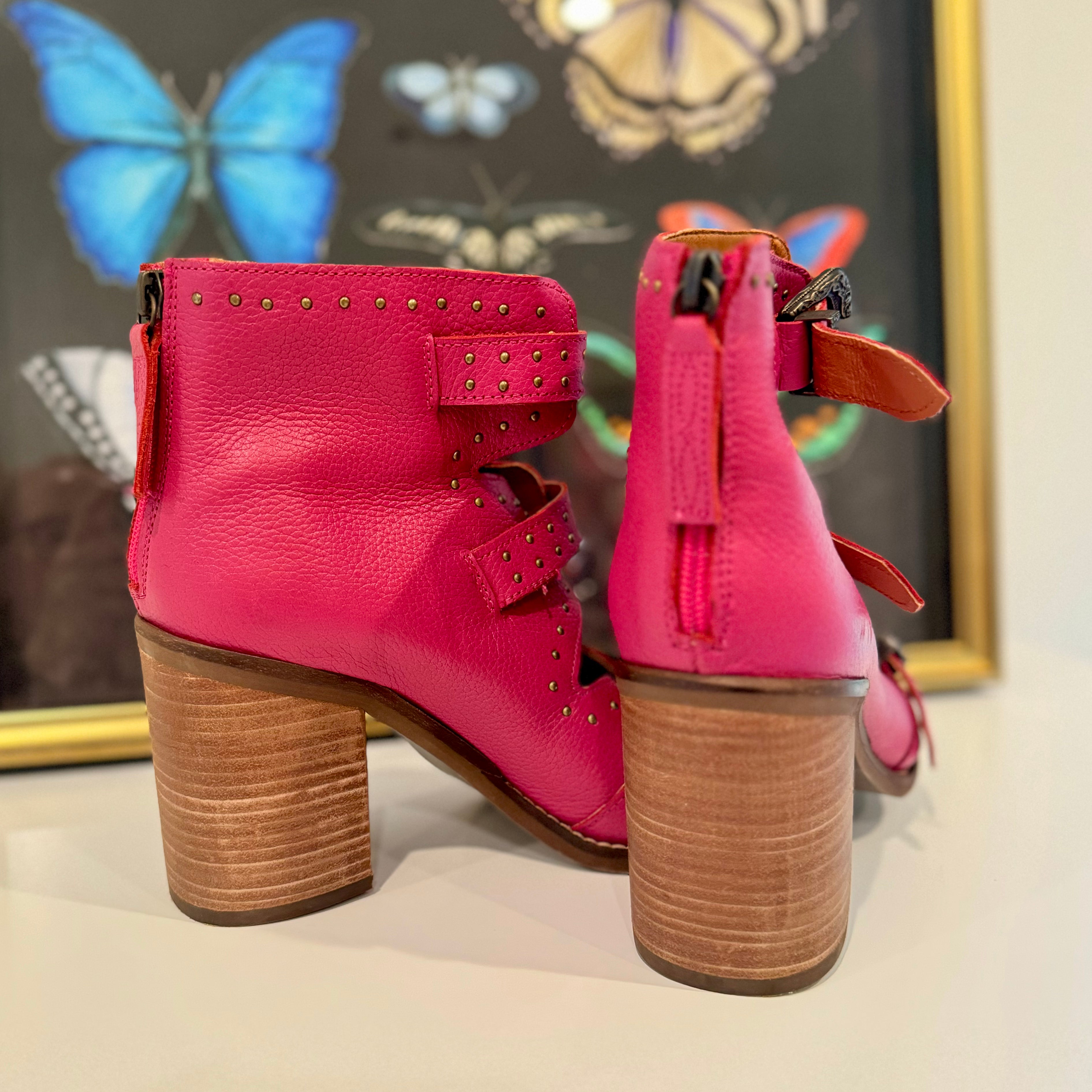 Model Shoes Size 9 | Dingo | Ziggy Leather Heeled Sandal in Hot Pink FINAL SALE