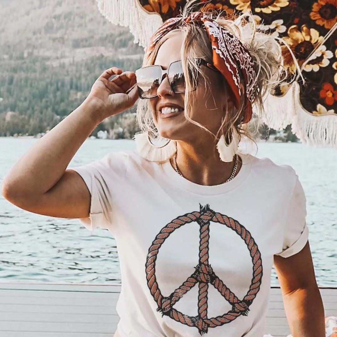 Online Exclusive | Rope Peace Sign Short Sleeve Graphic Tee in Cream