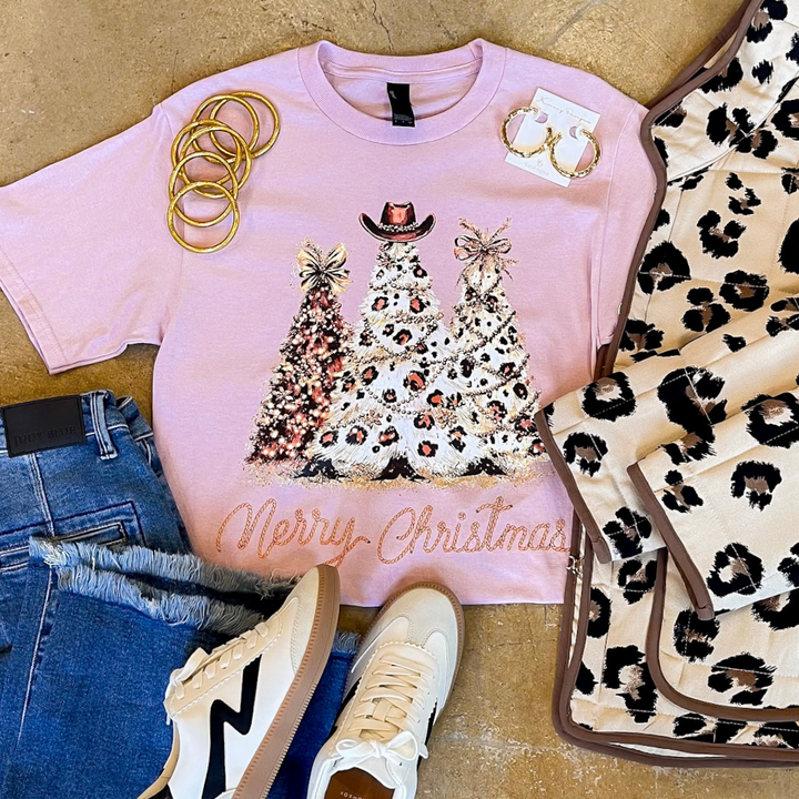 Howdy Holidays Christmas Short Sleeve Graphic Tee in Pink