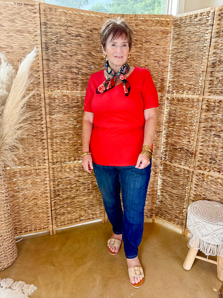 Simple V Neck Solid Short Sleeve Tee in Red