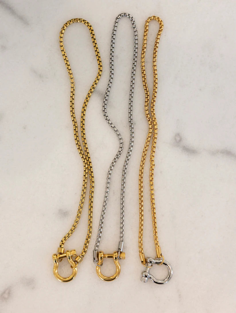 CHANSUTT PEARLS | The Locket Necklace in Gold with Gold Locket