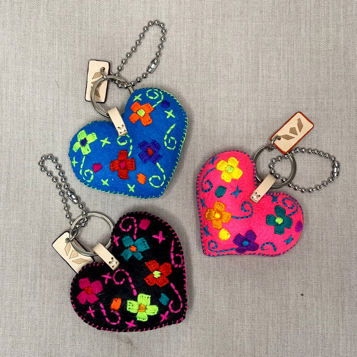 Consuela | Grande Corazon Charm