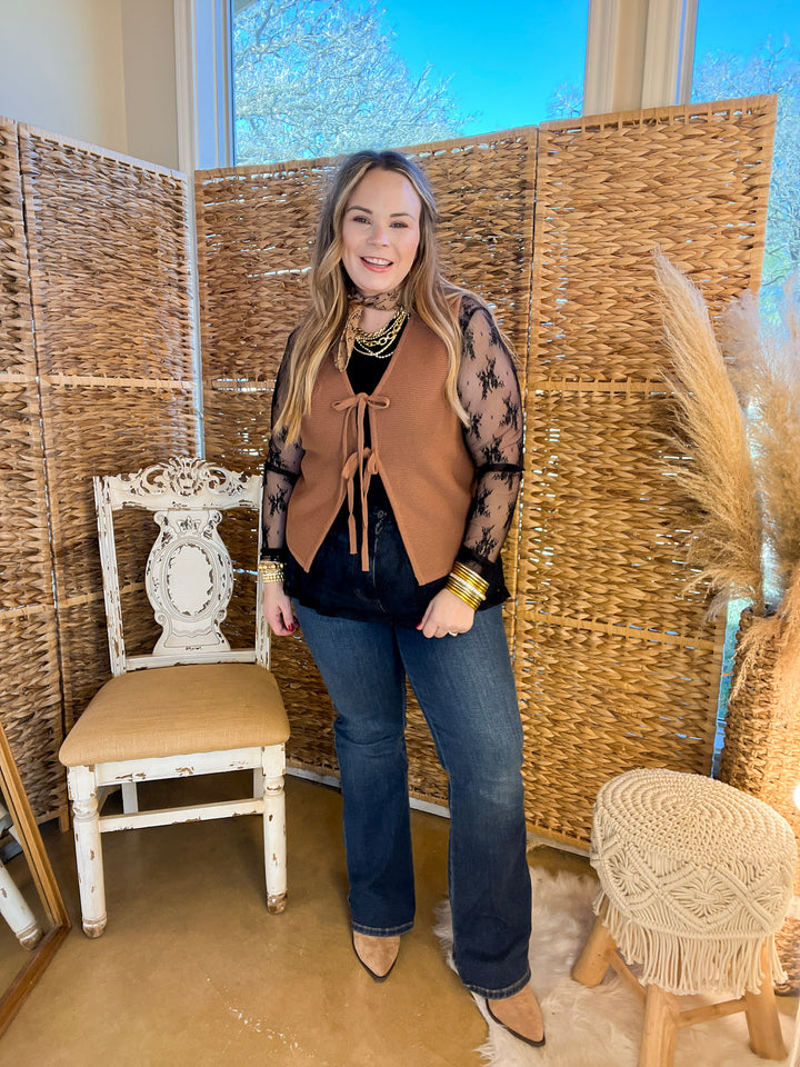 Pretty and Poised Floral Print Lace Top with Ruffle Peter Pan Collar in Black