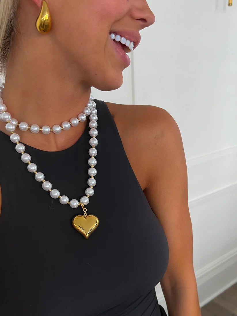 CHANSUTT PEARLS | Wrap Around Pearl Heart Necklace in Gold