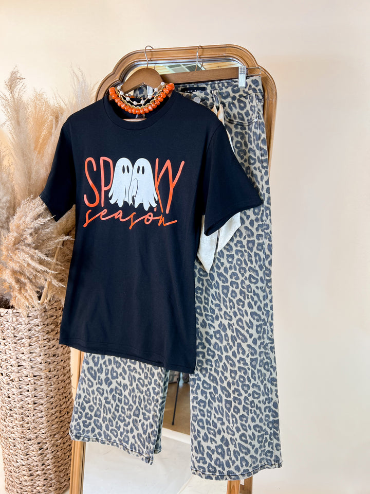 Spooky Season Ghost Short Sleeve Graphic Tee in Black