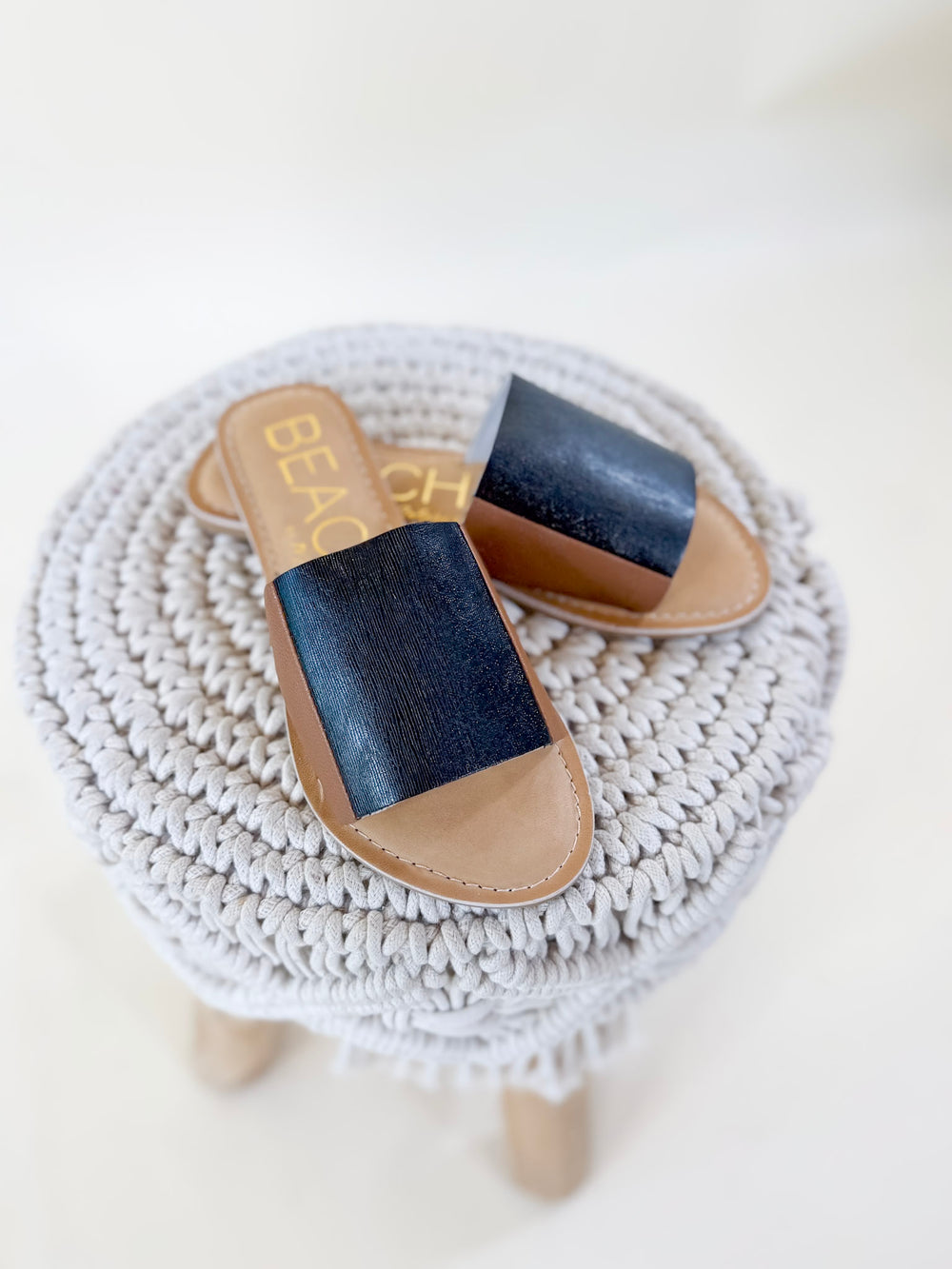 Matisse | Bonfire Slide Sandal in Tan and Black - Giddy Up Glamour Boutique