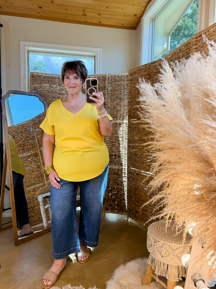 Short Sleeve V Neck Top in Yellow