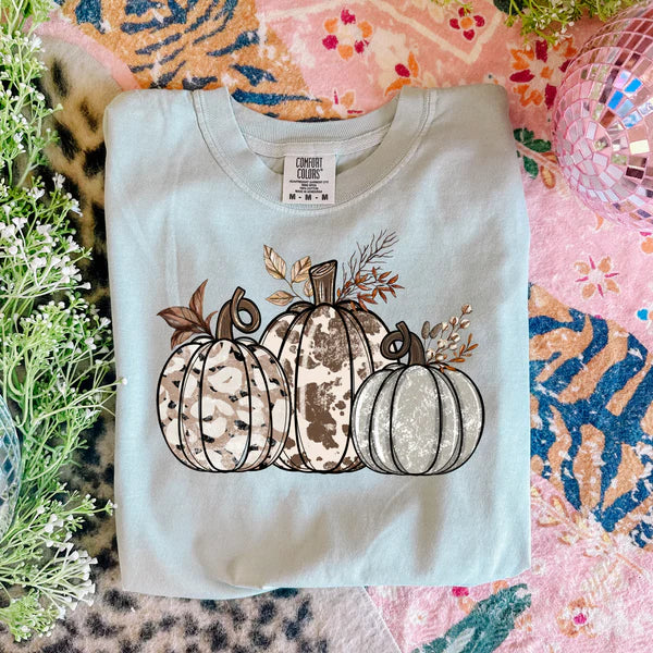 Bay green t-shirt with pumpkins design on a colorful background
