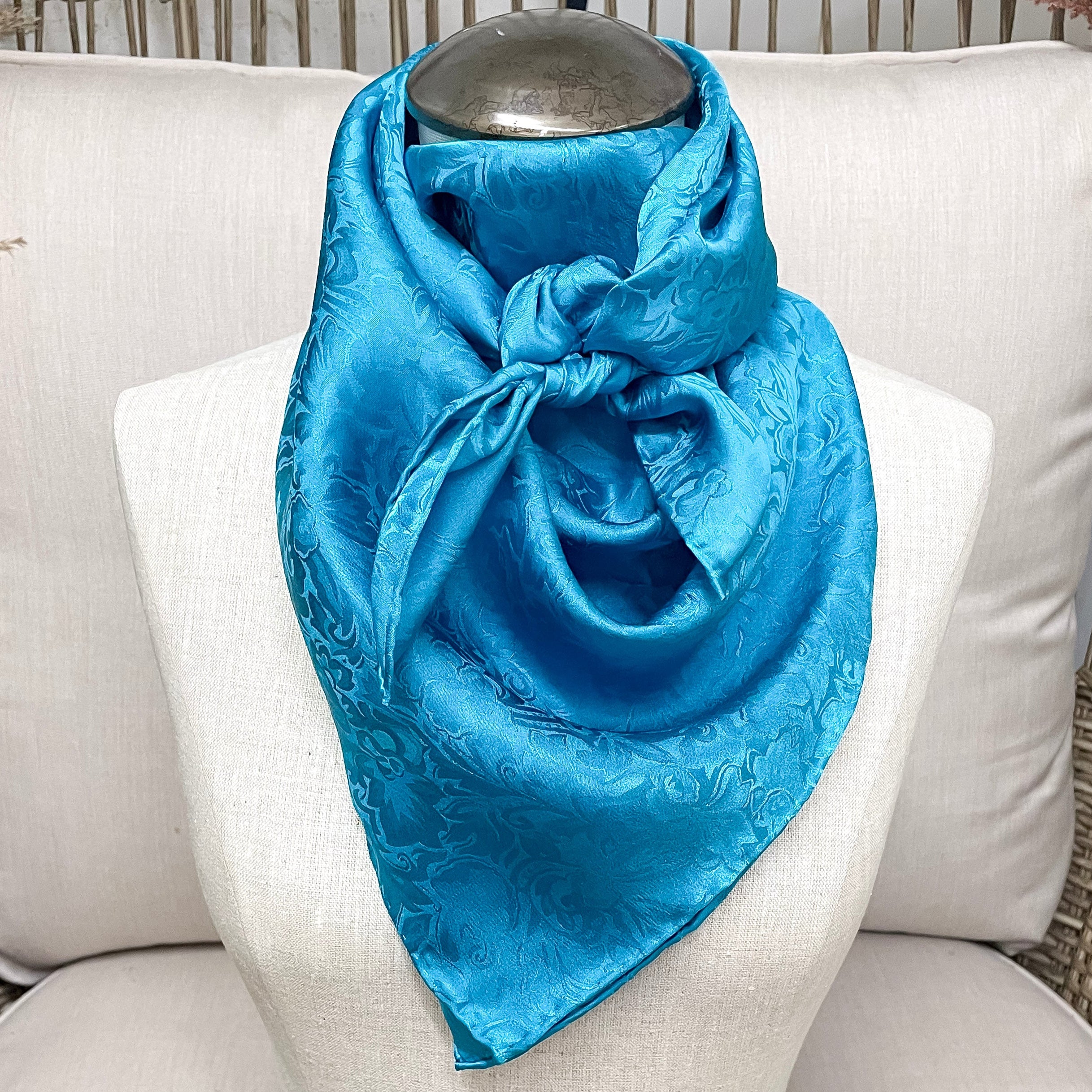 Foulard Wyoming Traders 100% Soie – Motif Animal, édition Cowboy – 34,5 X 34,5 Pouces