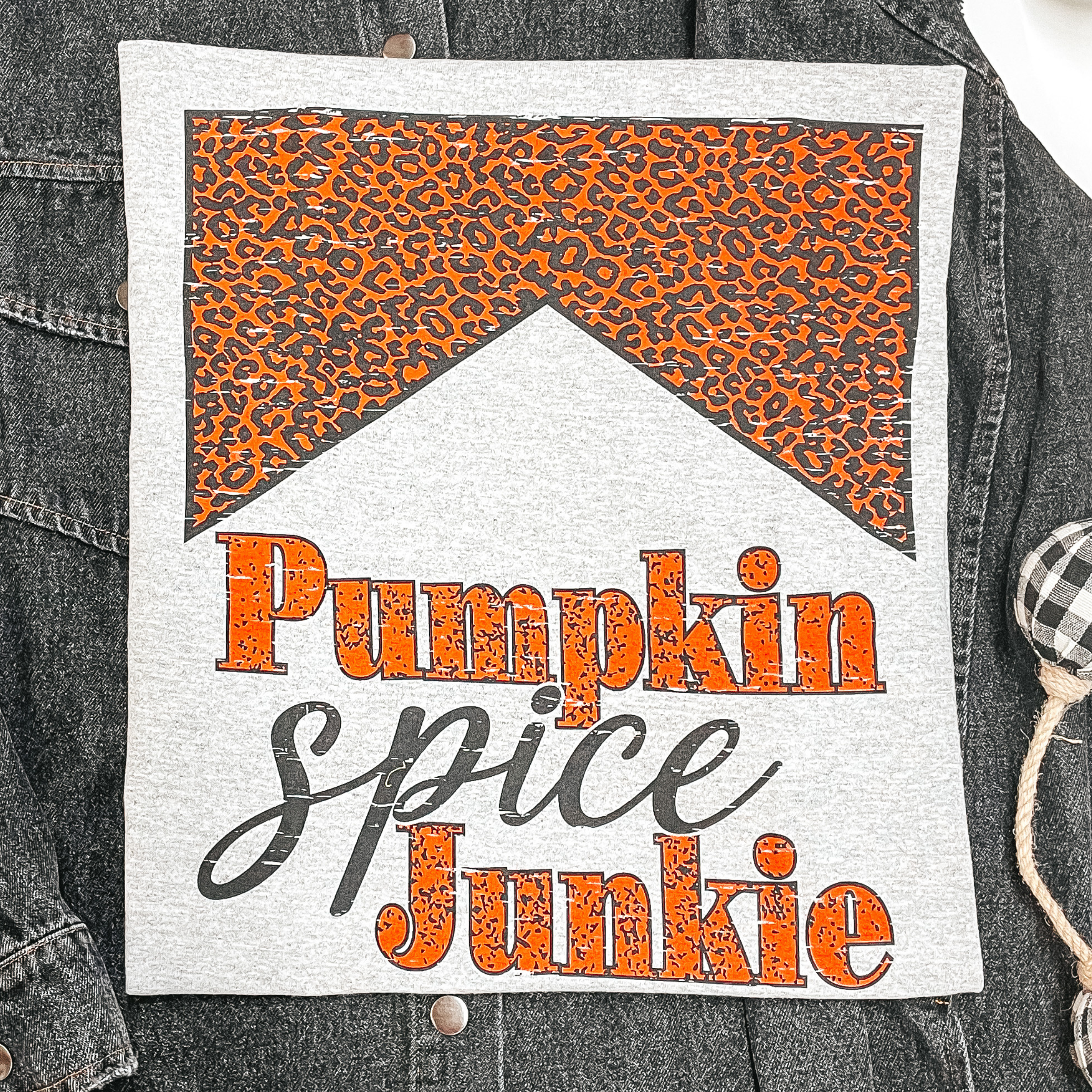 Pumpkin Spice Junkie Short Sleeve Graphic Tee in Heather Grey