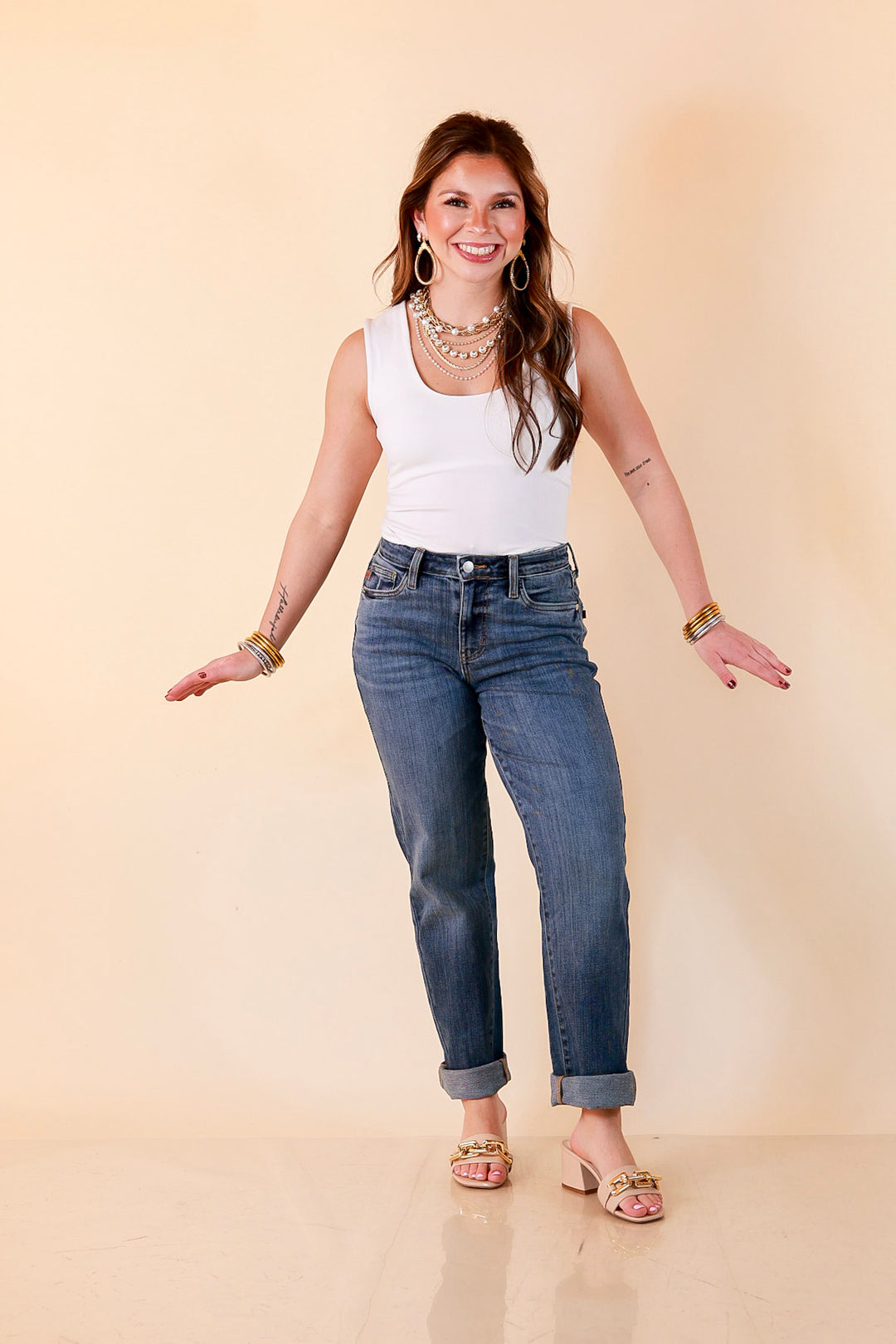 Judy Blue Roll With It Cuffed Boyfriend Jeans in Medium Wash
