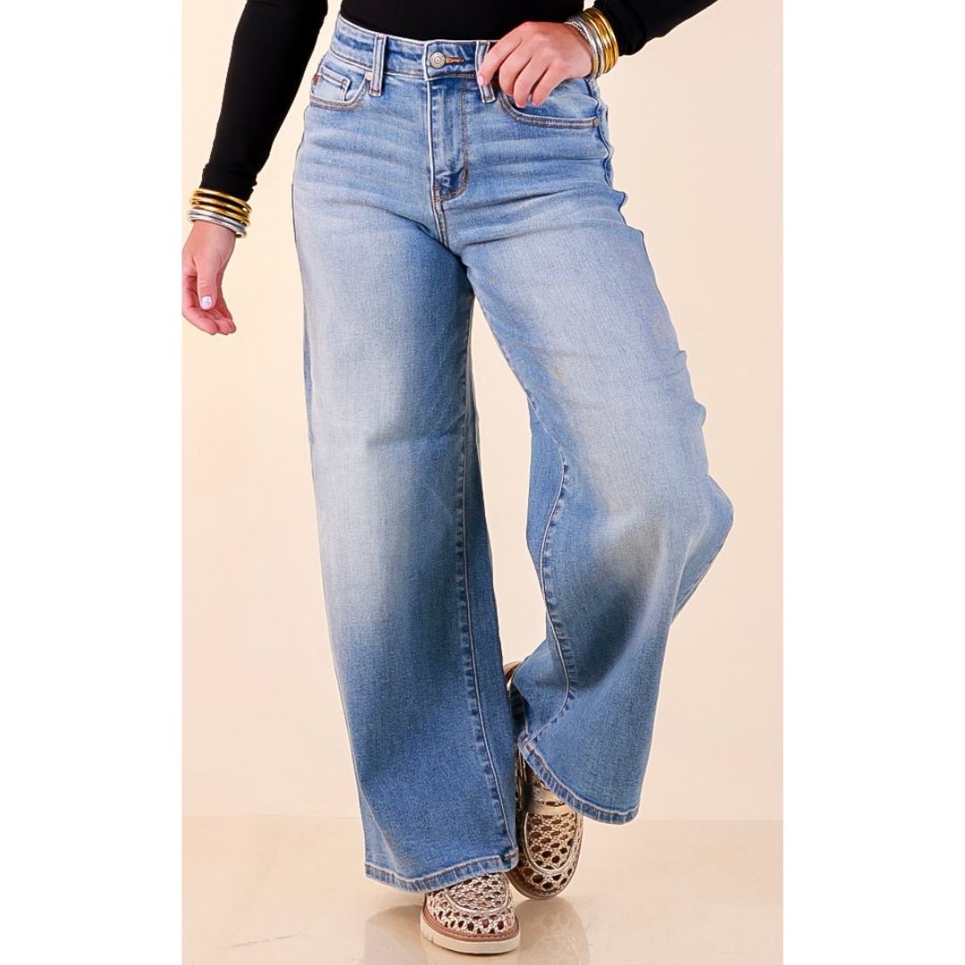 Judy Blue | Blue Skies Ahead Ankle Length Cropped Wide Leg Claudia Denim Jeans in Medium Blue Wash