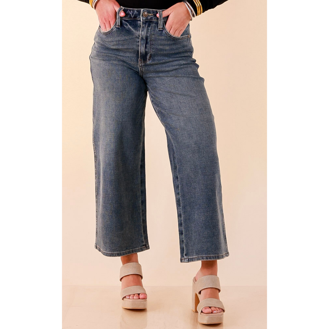 Judy Blue | Everyday Icon Cropped Wide Leg Denim Jeans in Medium Wash