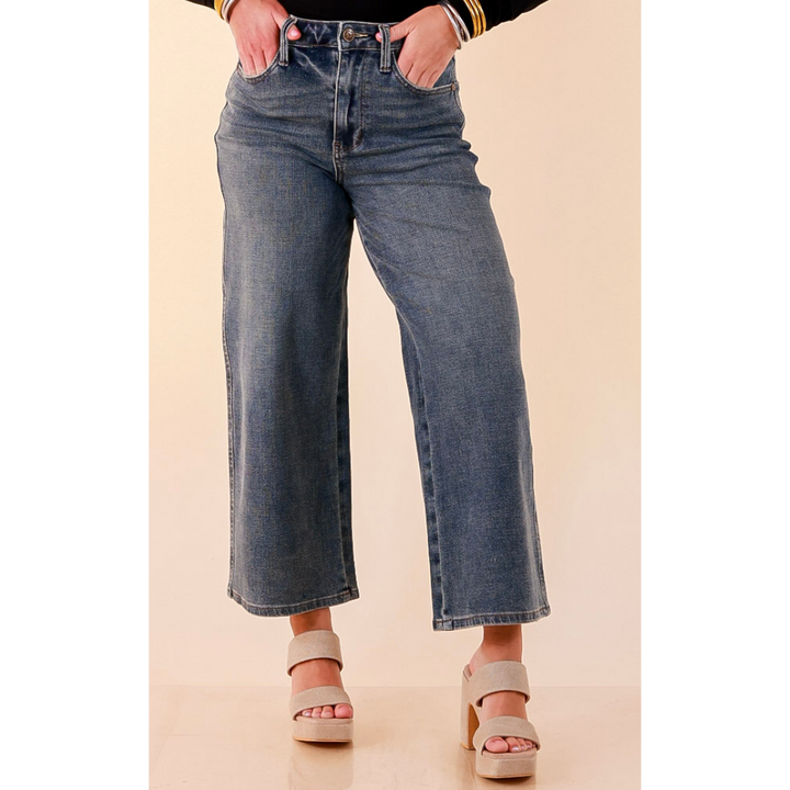 Judy Blue | Everyday Icon Cropped Wide Leg Denim Jeans in Medium Wash