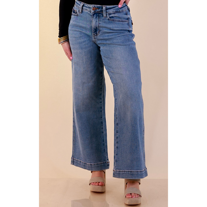 Judy Blue | Everyday Poise Cropped Wide Leg Trouser Denim Jeans in Light Wash