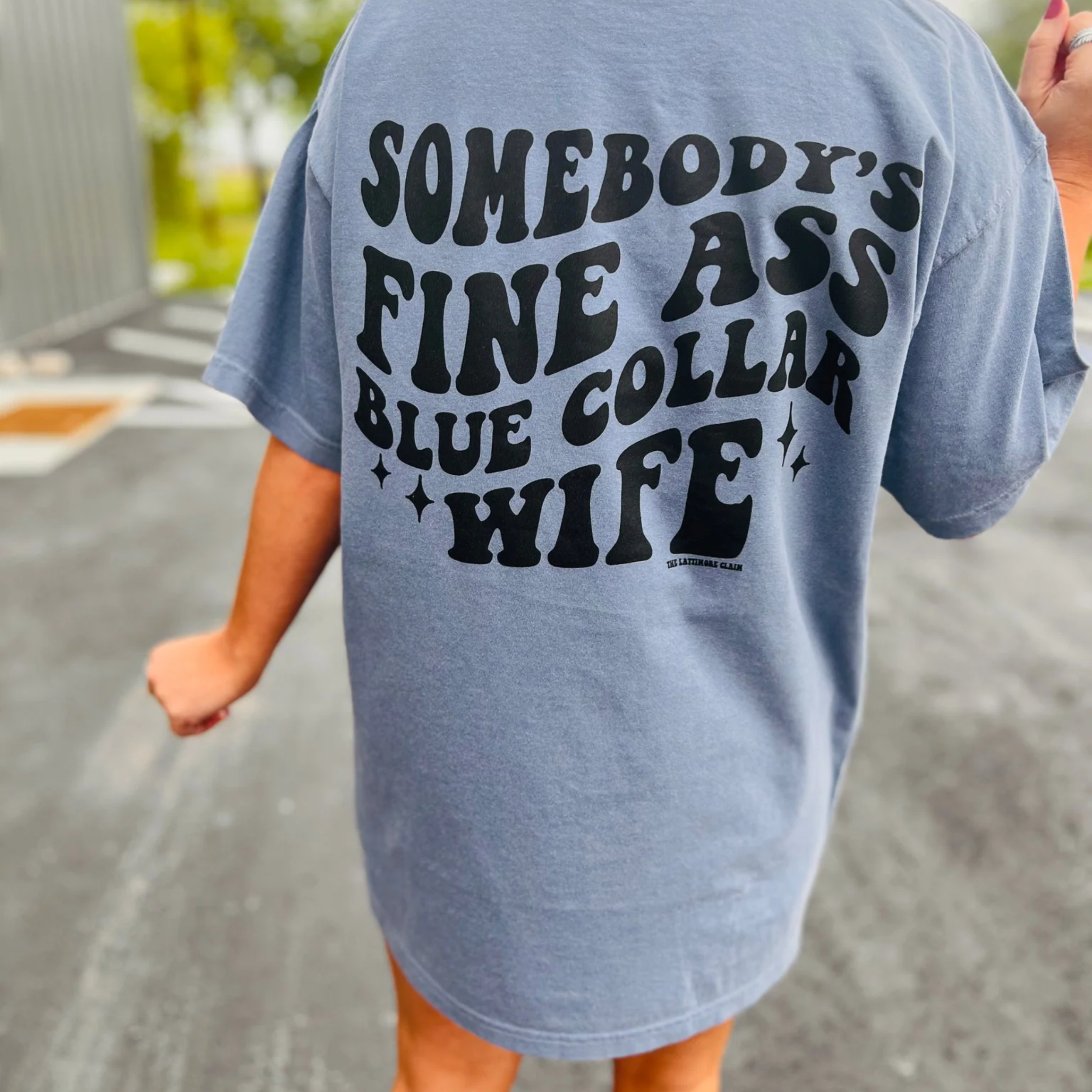 Online Exclusive | Somebody's Fine Ass Blue Collar Wife Short Sleeve Graphic Tee in Khaki - Giddy Up Glamour Boutique