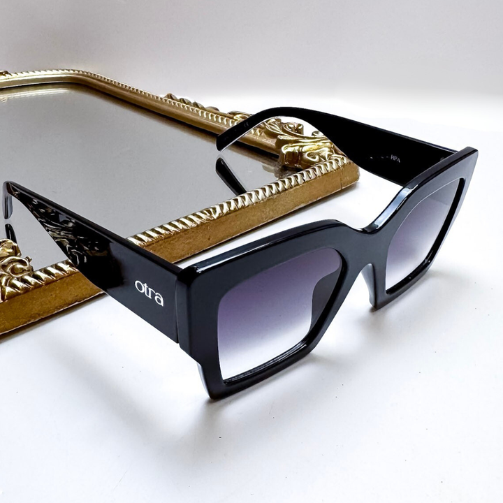 Otra Eyewear | Pipa Oversized Square Sunglasses in Black