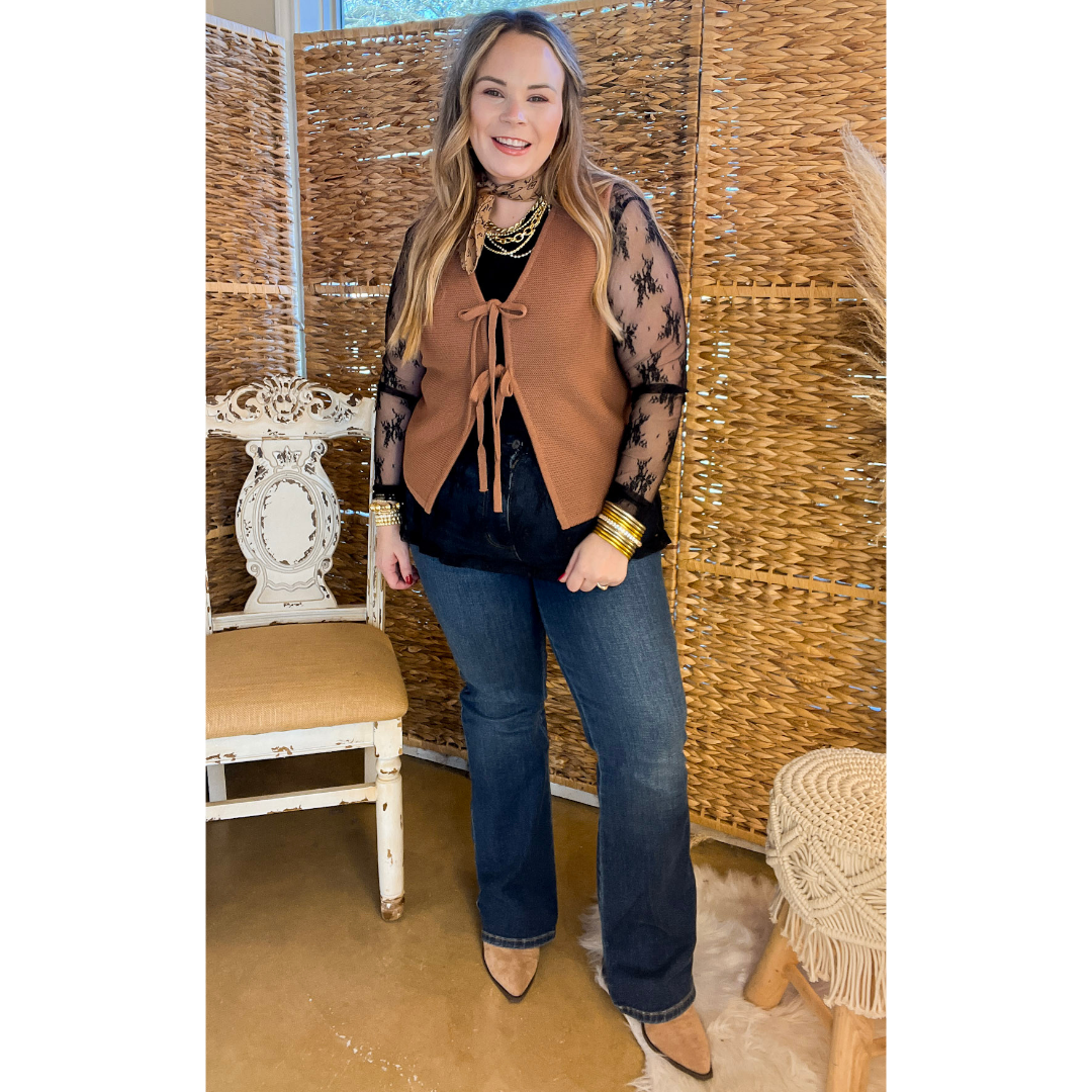 Pretty and Poised Floral Print Lace Top with Ruffle Peter Pan Collar in Black