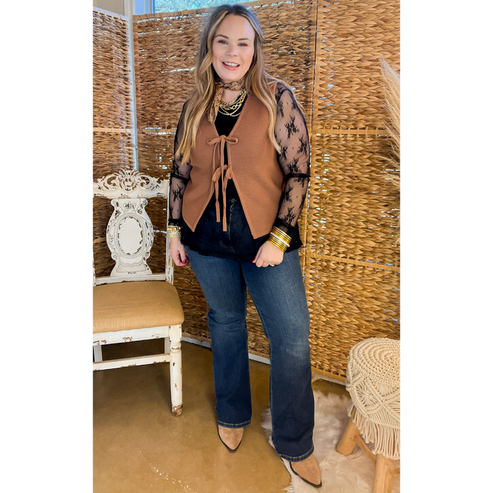 Pretty and Poised Floral Print Lace Top with Ruffle Peter Pan Collar in Black