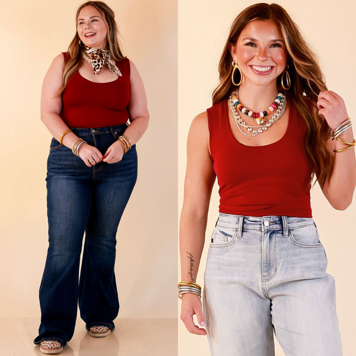 The Everyday Tank Scoop Neck Sleeveless Seamless Crop Tank Top with Built in Bra in Maroon