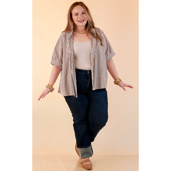 The Everyday Tank Scoop Neck Sleeveless Seamless Crop Tank Top with Built in Bra in Sand