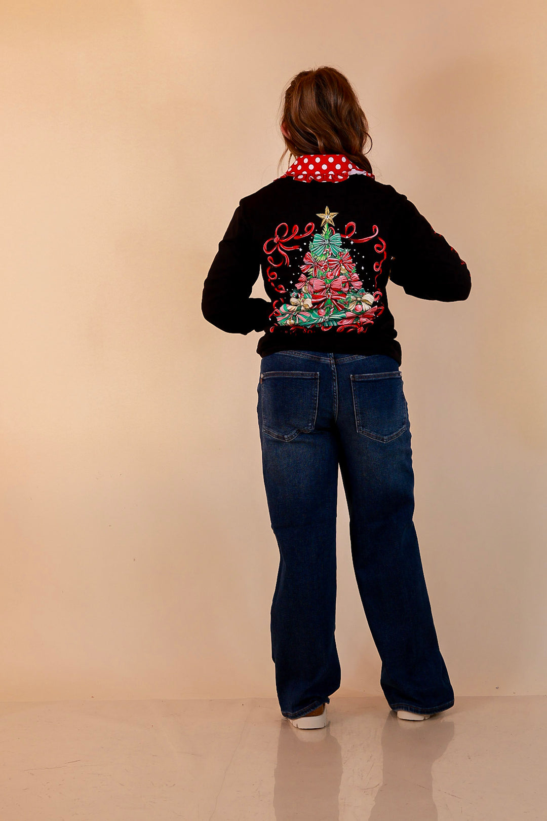 Trimmed to Perfection Bow Christmas Tree Tee in Black
