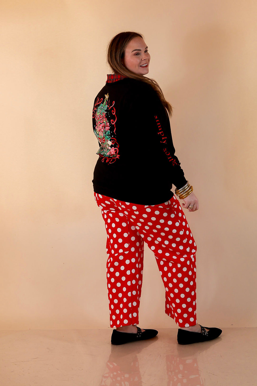 Trimmed to Perfection Bow Christmas Tree Tee in Black