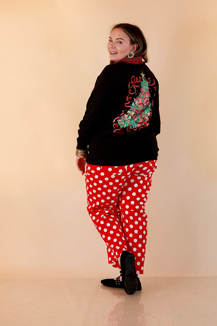 Trimmed to Perfection Bow Christmas Tree Tee in Black