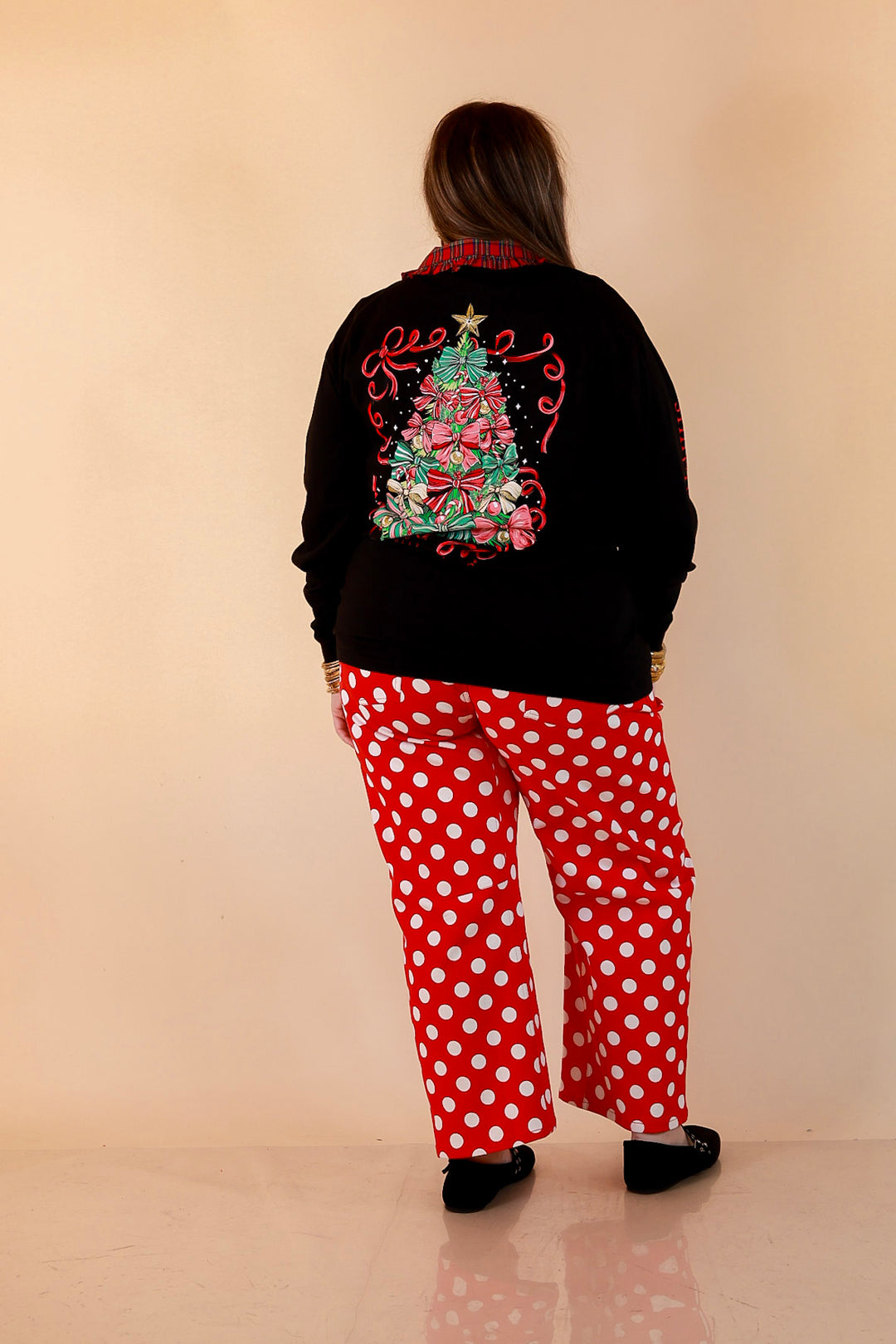 Trimmed to Perfection Bow Christmas Tree Tee in Black
