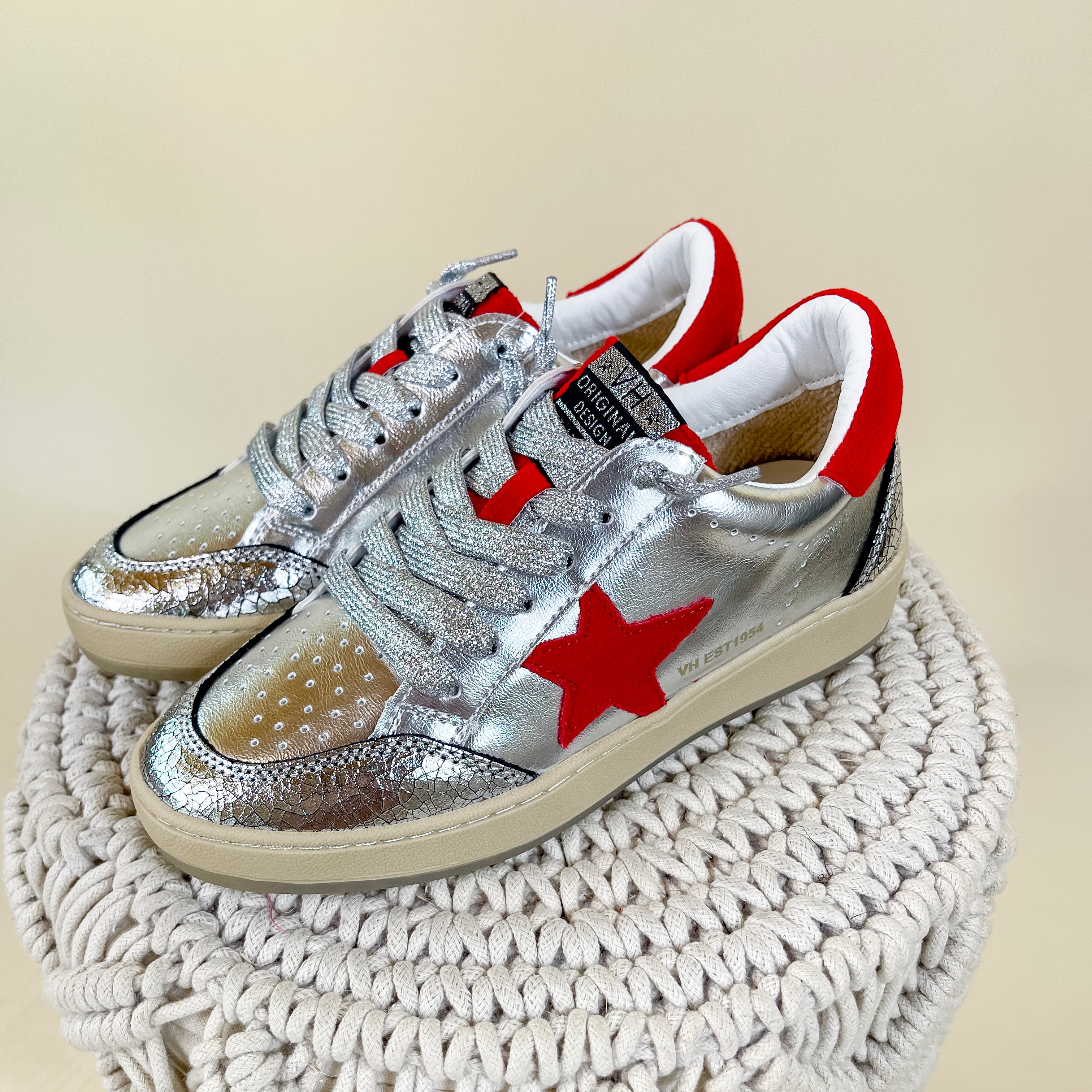 Vintage Havana | Denisse 44 Sneakers in Washed Silver and Red