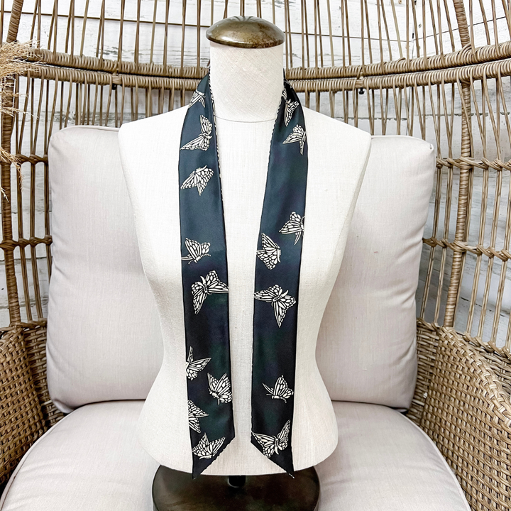 XOXO Art &amp; Co | Rose Trellis Print Reversible Twilly Scarf in Black and Ivory