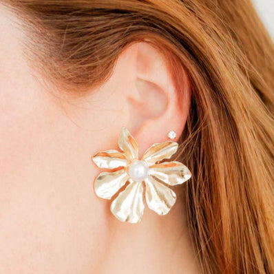 Linny Co | Ainsley Gold Flower with Pearl Center Earring