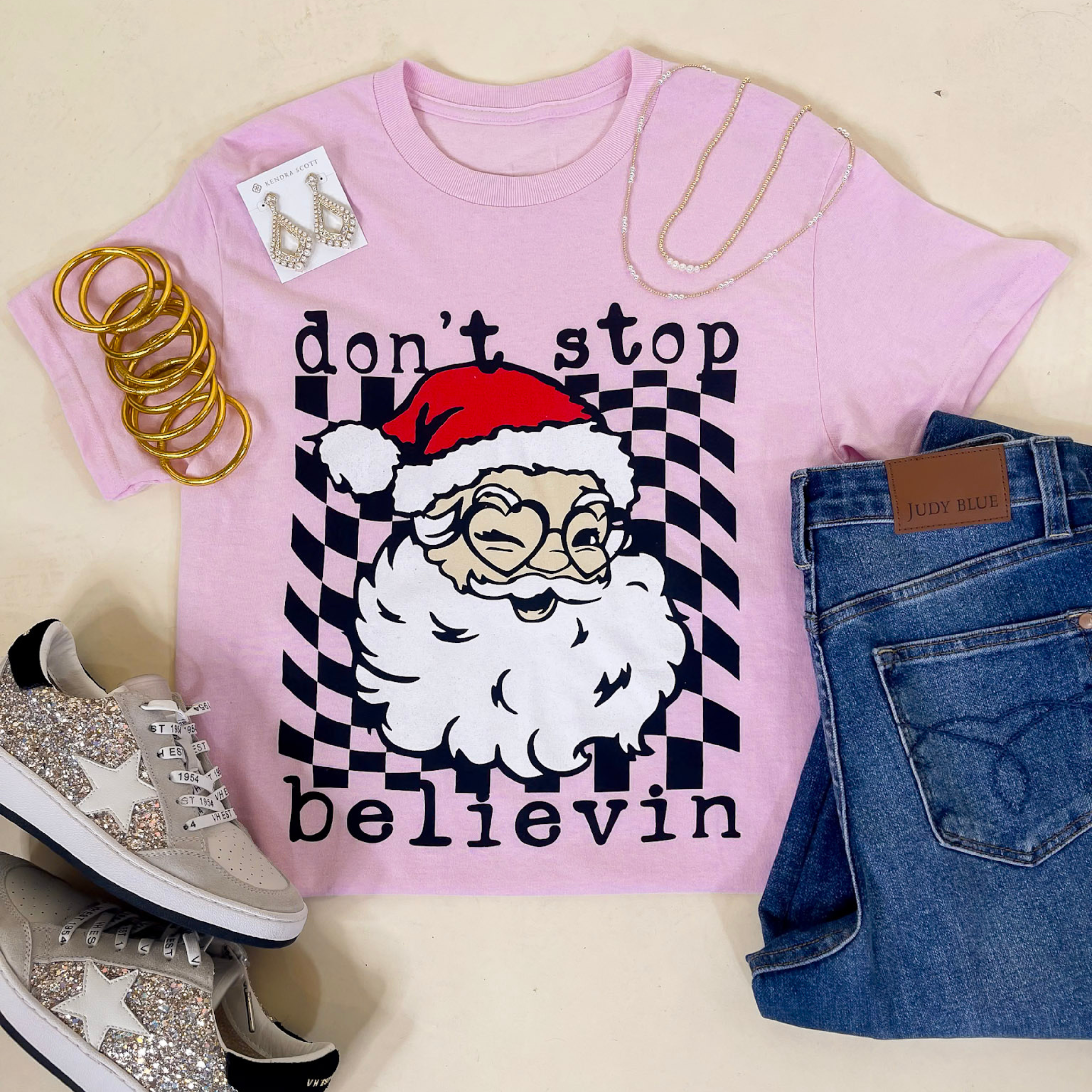 Don't Stop Believin Short Sleeve Graphic Tee in Light Pink