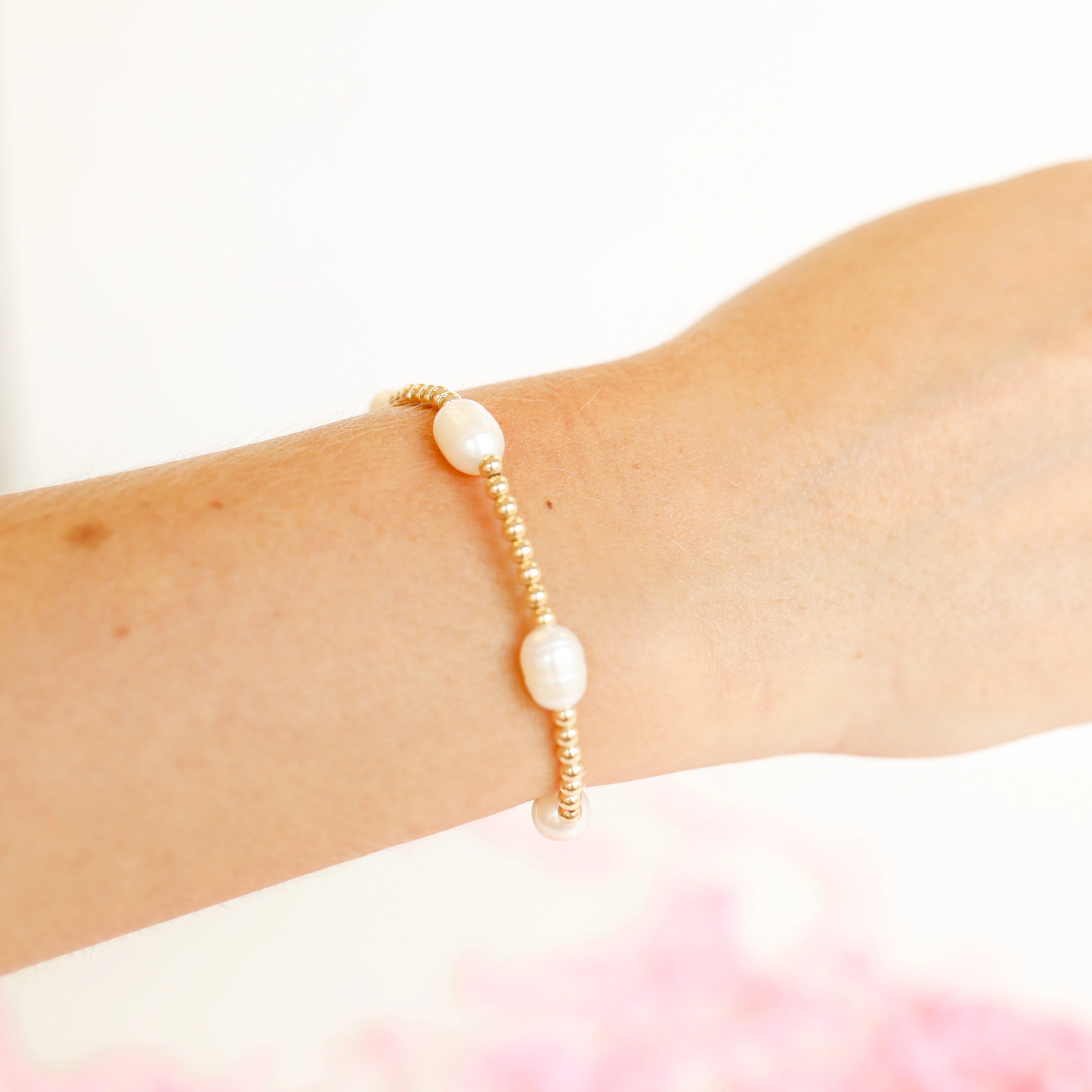 Beaded Blondes | Poppi Pearl Bracelet in Gold - Giddy Up Glamour Boutique