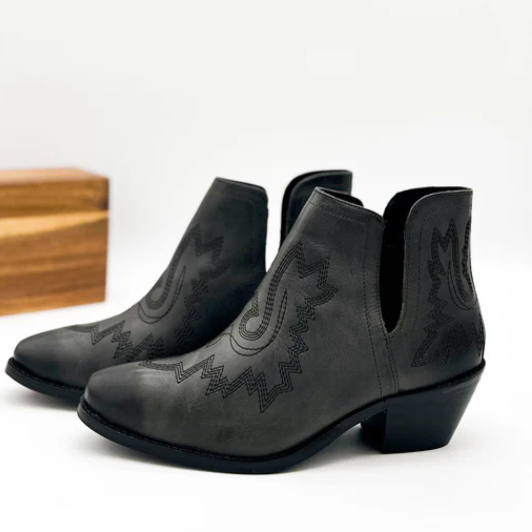 Online Exclusive | Kickin' Booties in Black