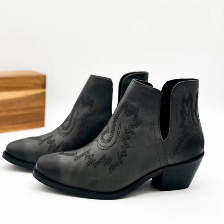 Online Exclusive | Kickin' Western Embroidered Booties in Black