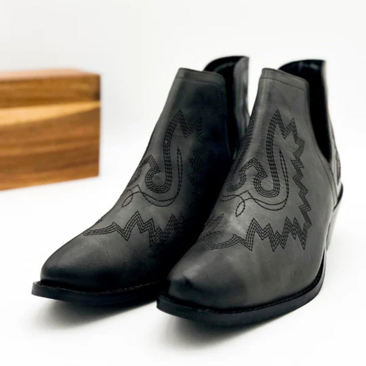 Online Exclusive | Kickin' Western Embroidered Booties in Black