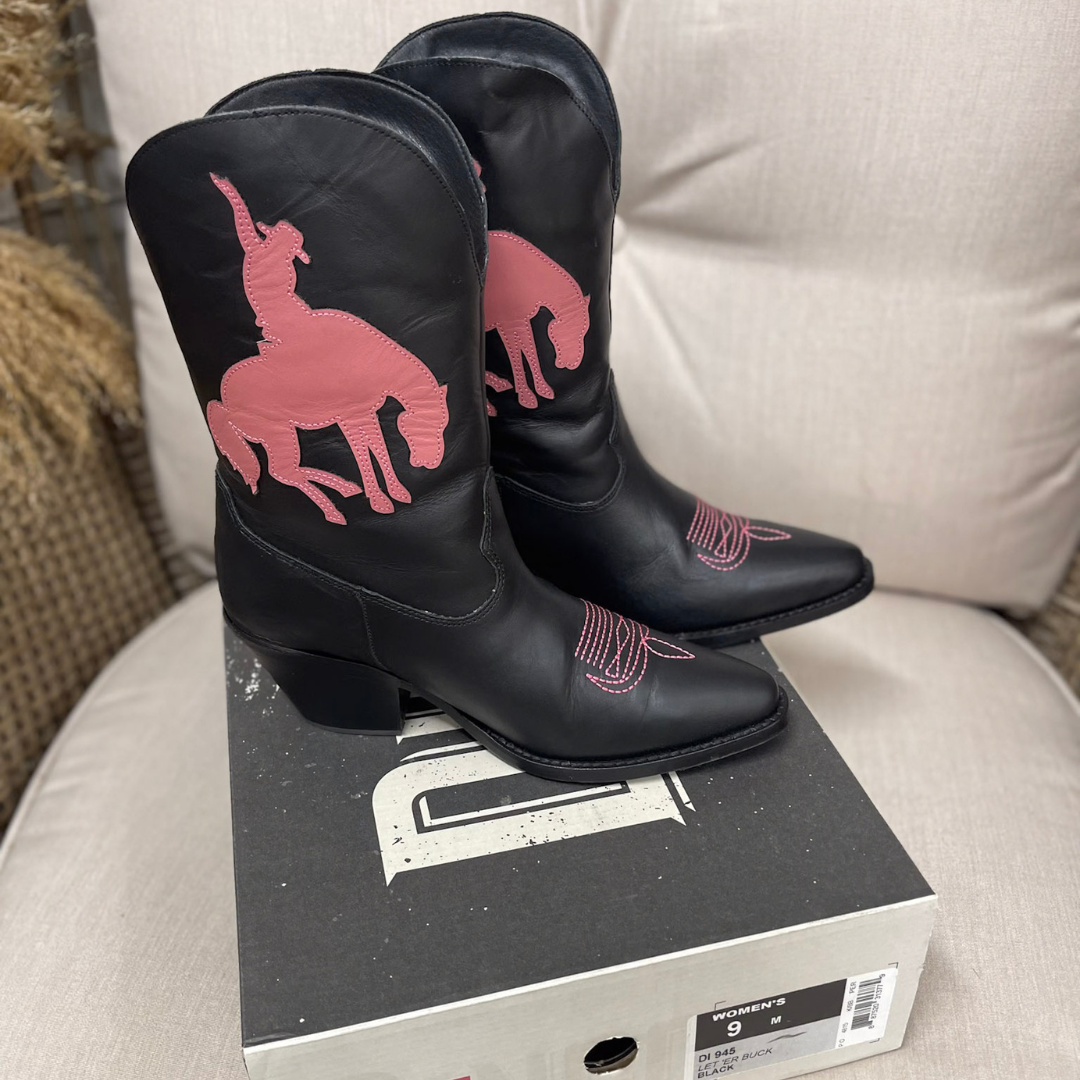 Model Shoes Size 9 | Dingo | Let 'Er Buck Leather Cowboy Boots in Black *DISCONTINUED*