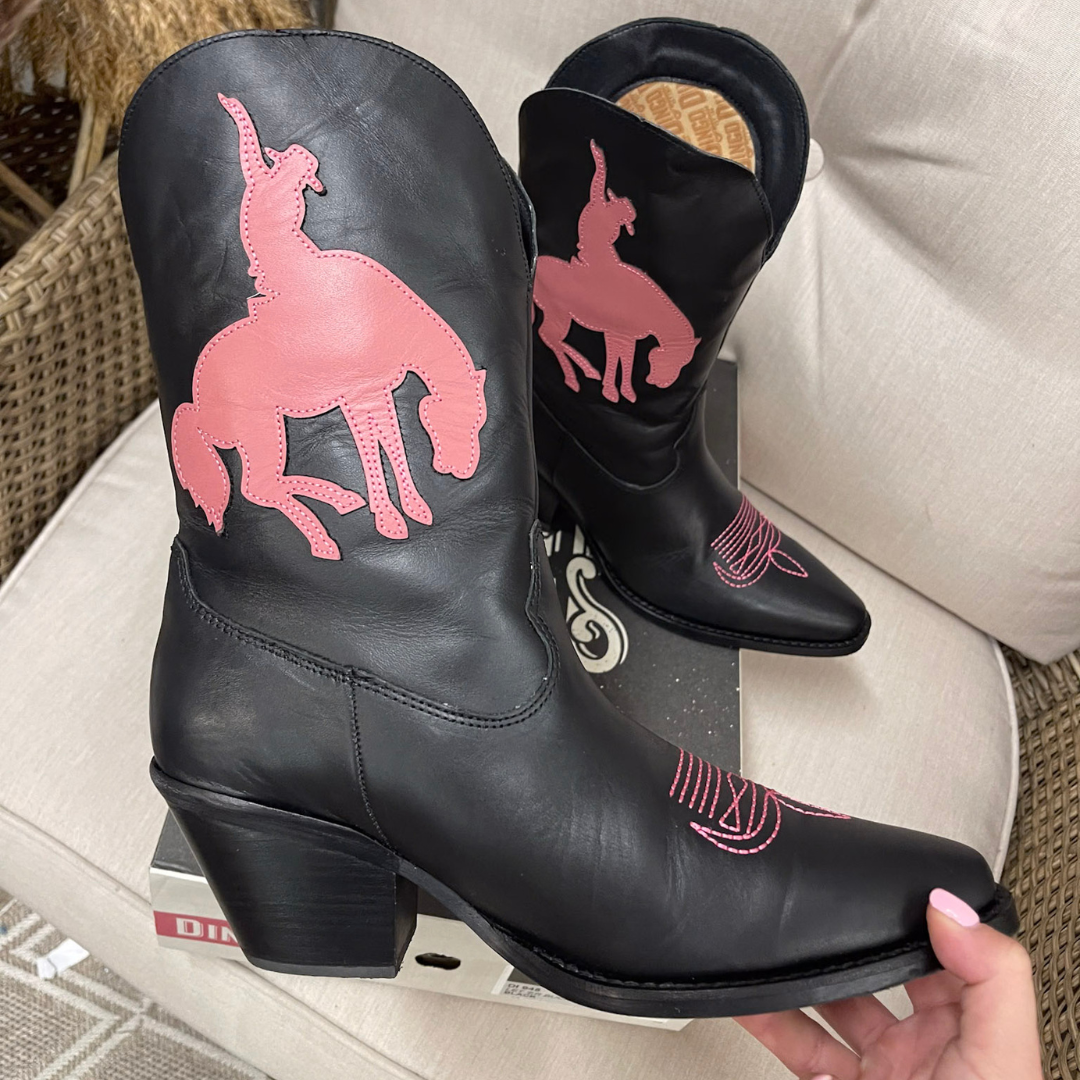 Model Shoes Size 9 | Dingo | Let 'Er Buck Leather Cowboy Boots in Black *DISCONTINUED*