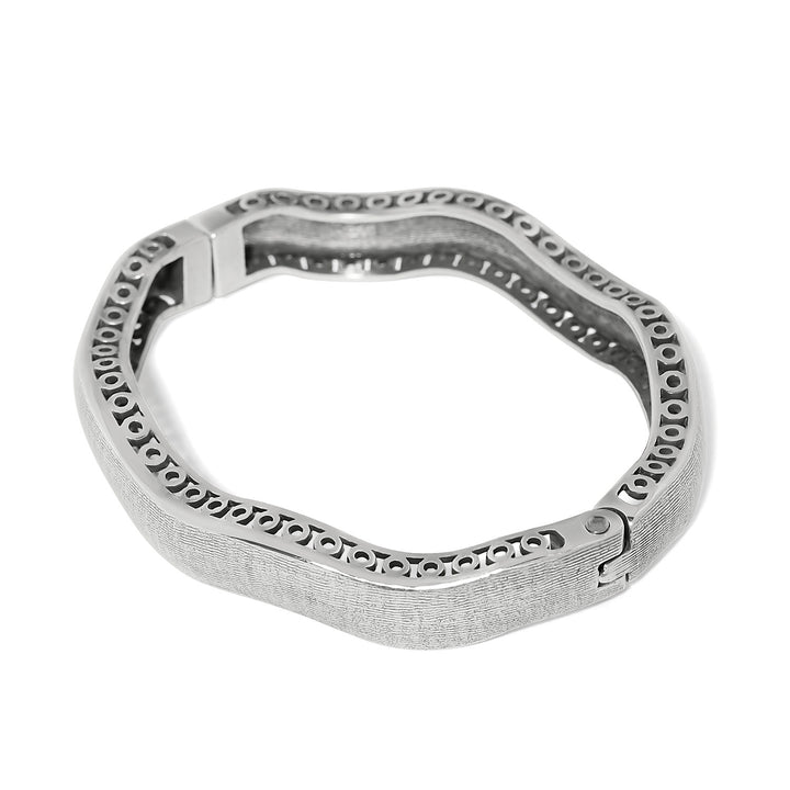 Brighton | Inner Circle Wide Hinged Bangle in Silver