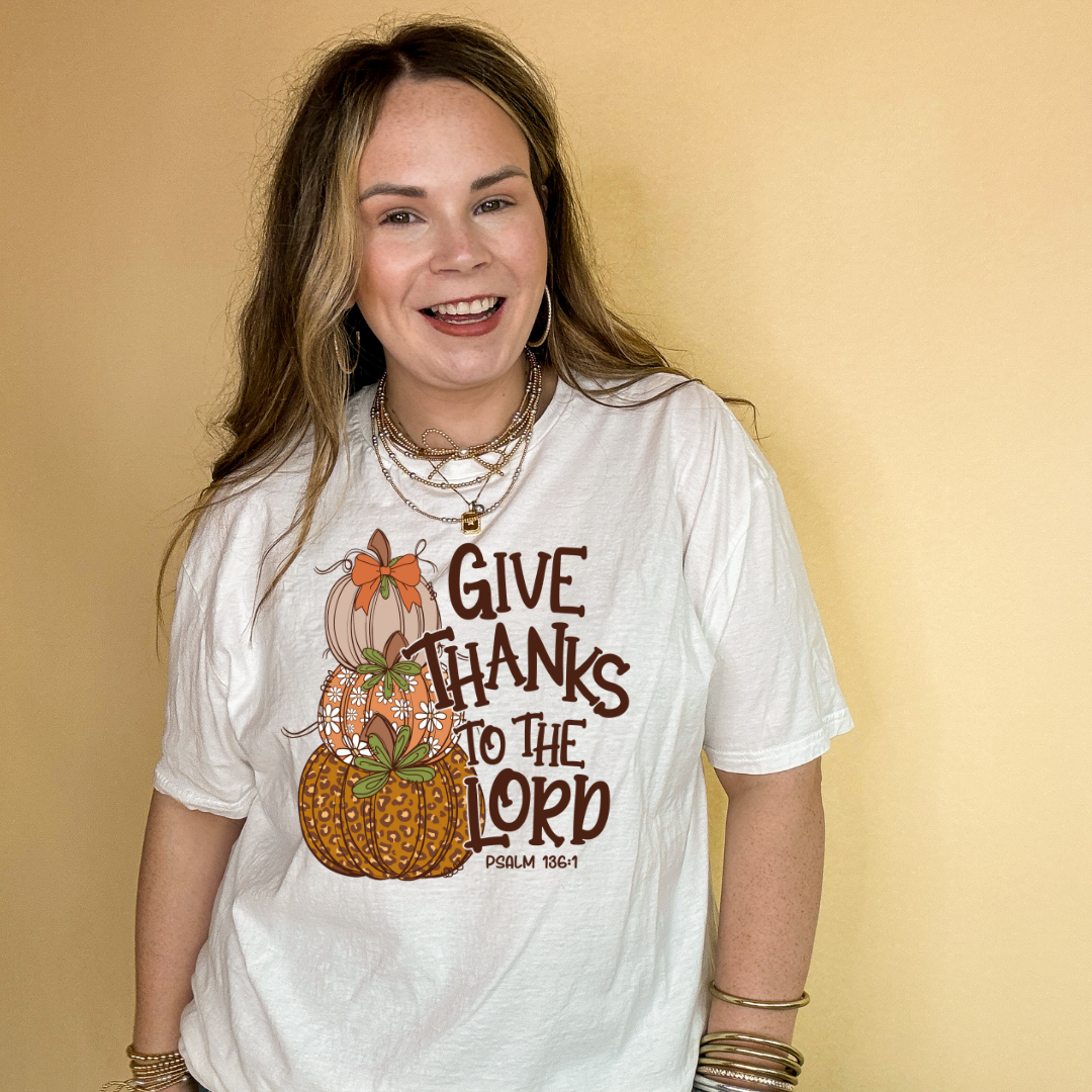 Online Exclusive | Give Thanks to the Lord Stacked autumn Pumpkins with Bow Graphic Tee in Multiple Color Options