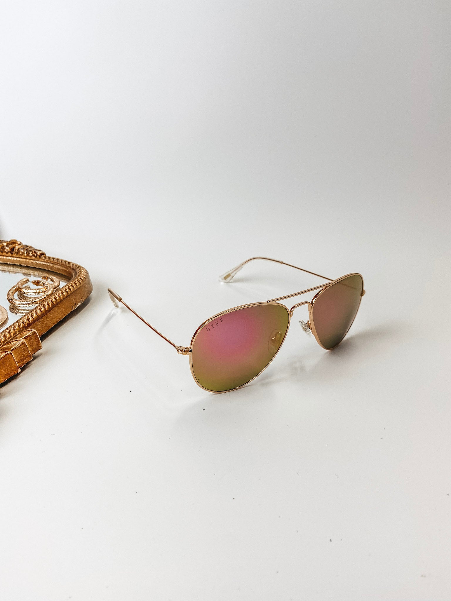 DIFF | Cruz Pink Mirror Aviator Sunglasses in Gold Tone