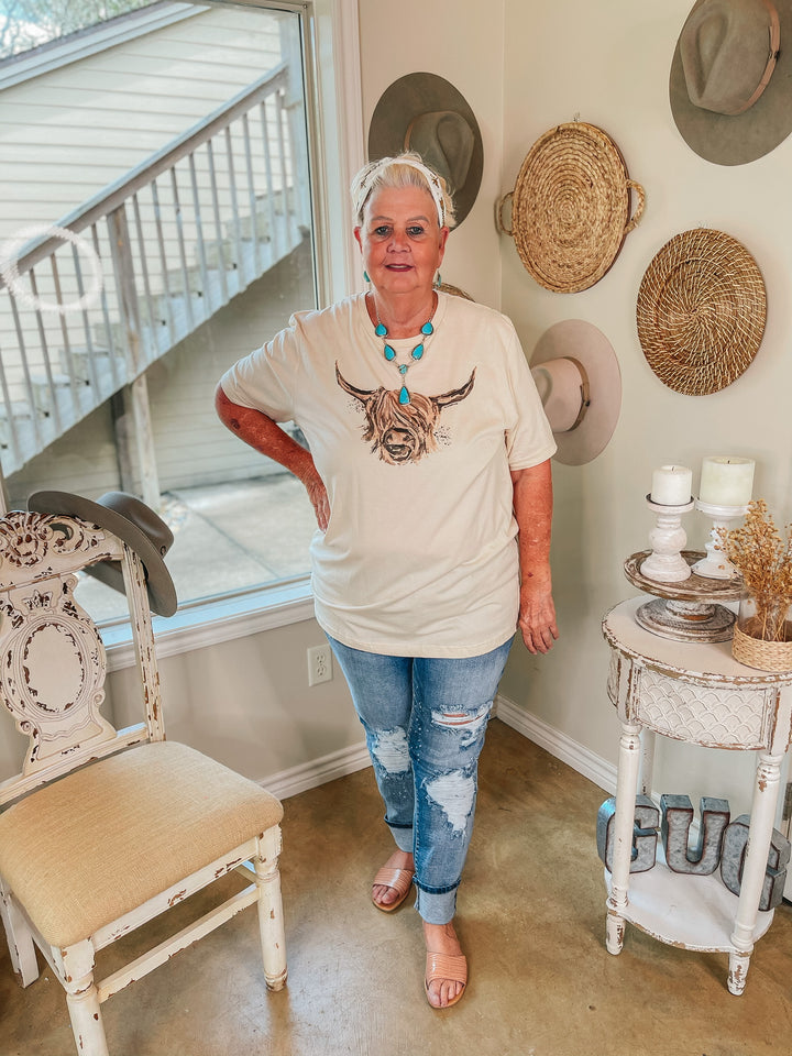Online Exclusive | Highlander Cow Short Sleeve Graphic Tee in Cream - Giddy Up Glamour Boutique