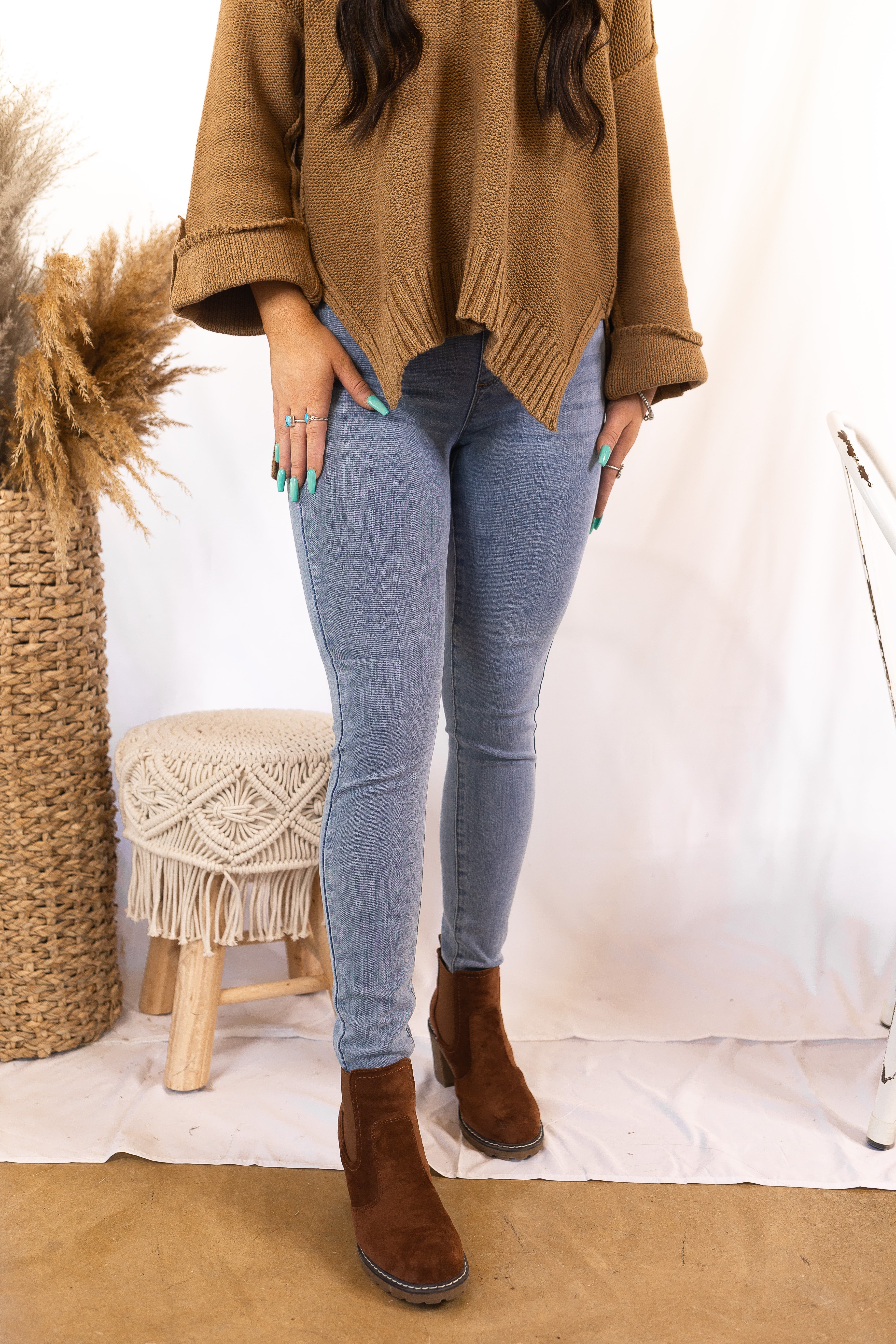 Judy Blue | Still Obsessed Pull-On Elastic Waist Jegging in Light Wash - Giddy Up Glamour Boutique