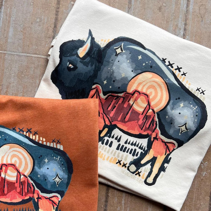 Online Exclusive | Navasota Nights Buffalo Graphic Tee in Cream - Giddy Up Glamour Boutique